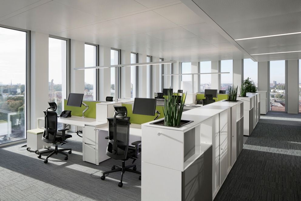 WD2300 Manto 6-person row-mounted work desk | Team Pro Workstation