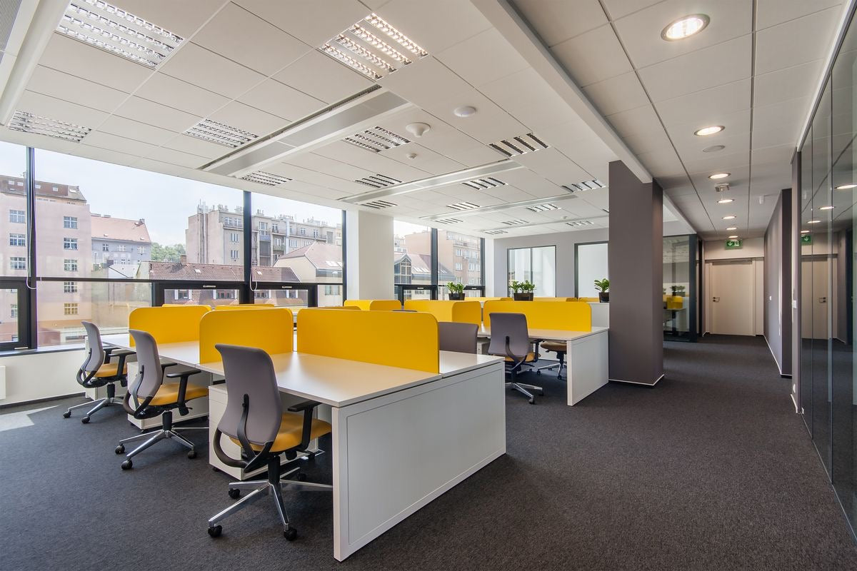 WD4400 Bergamo desk with screen|Shared office space