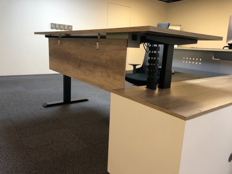 Job-7 人體工學桌