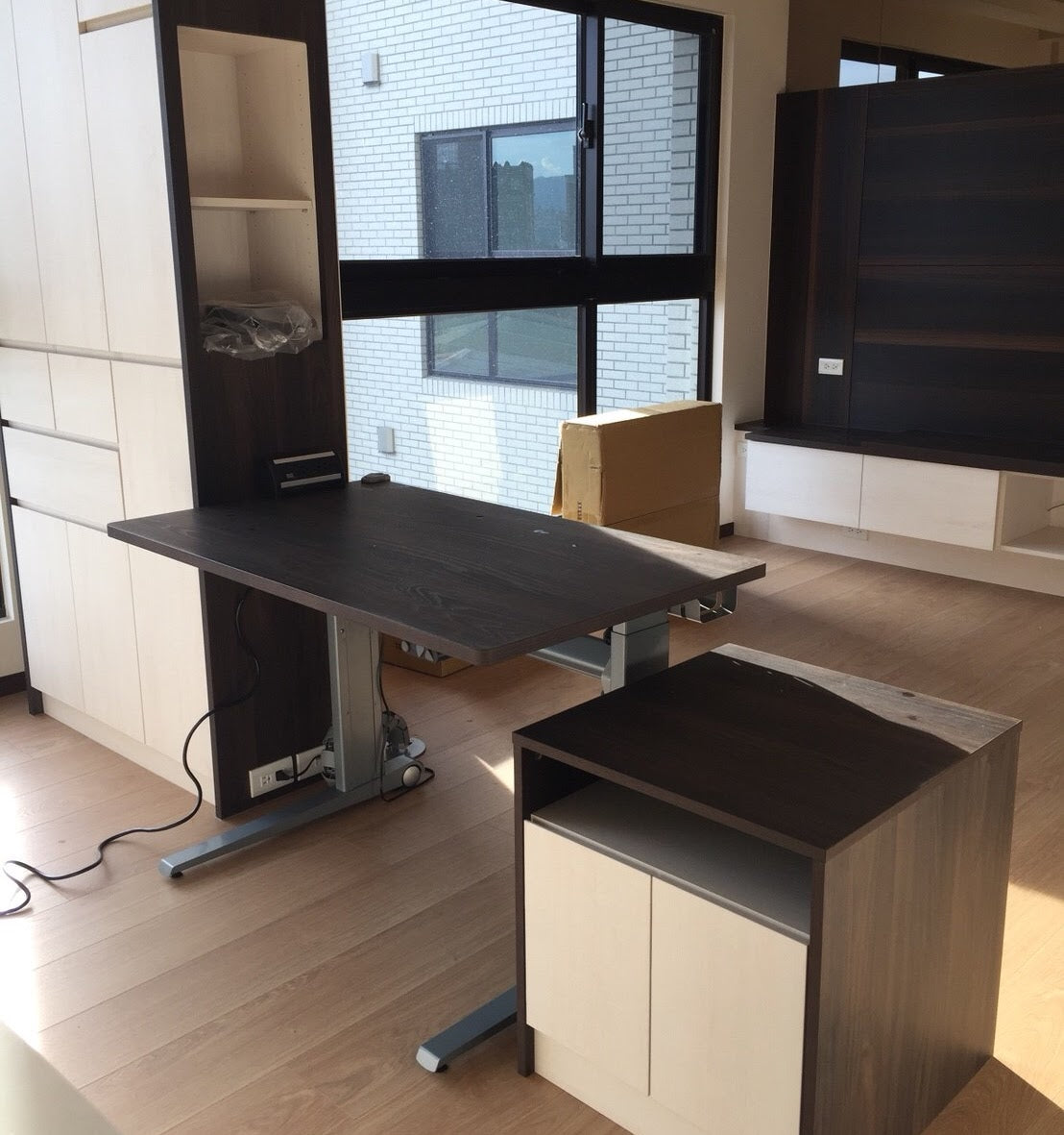 Job-13 人體工程學桌子