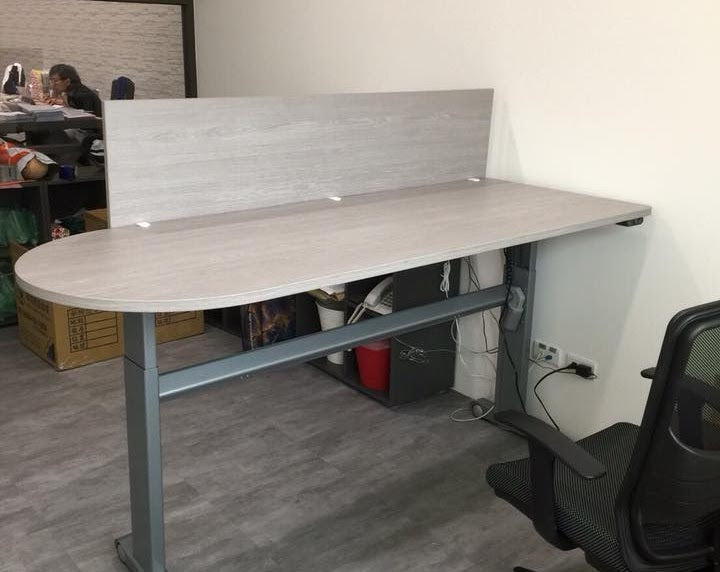 Job-2 人體工程學桌子