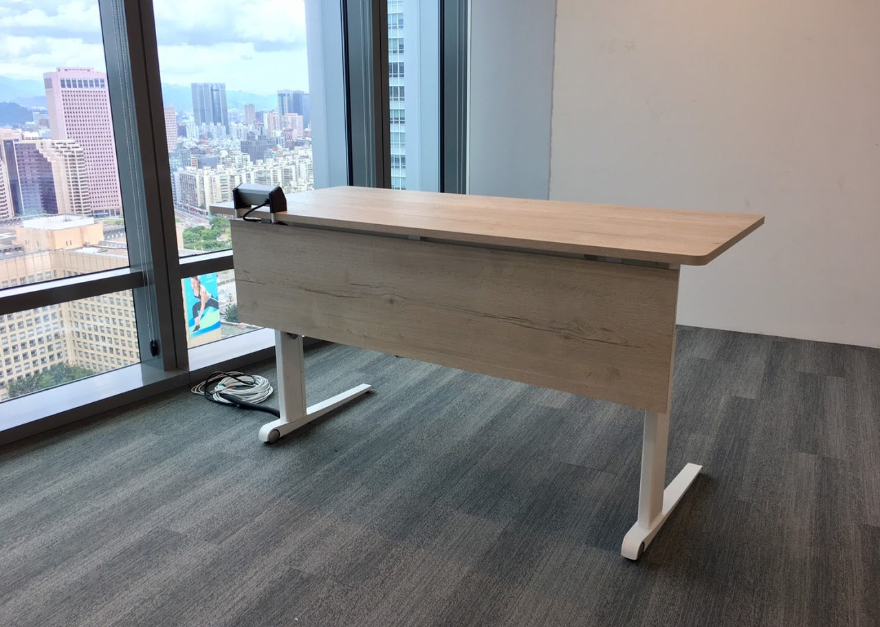 Job-3 人體工程學桌子