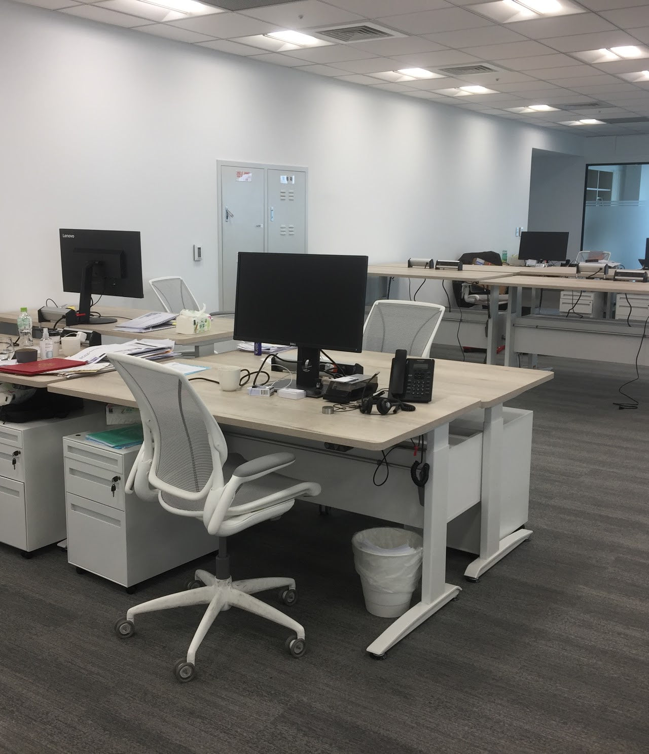 Job-4 人體工程學桌子